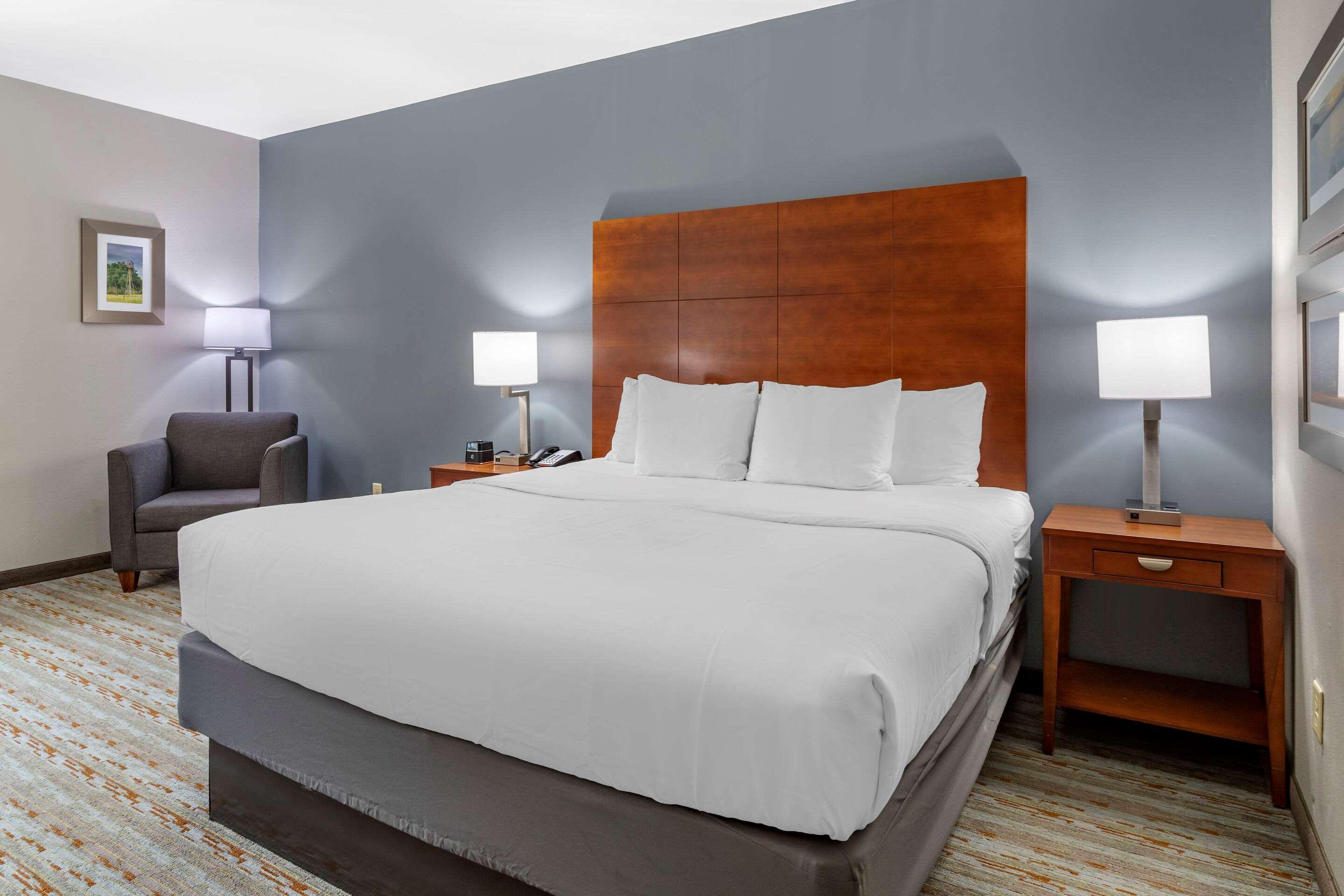 Comfort Inn & Suites Кливленд Экстерьер фото
