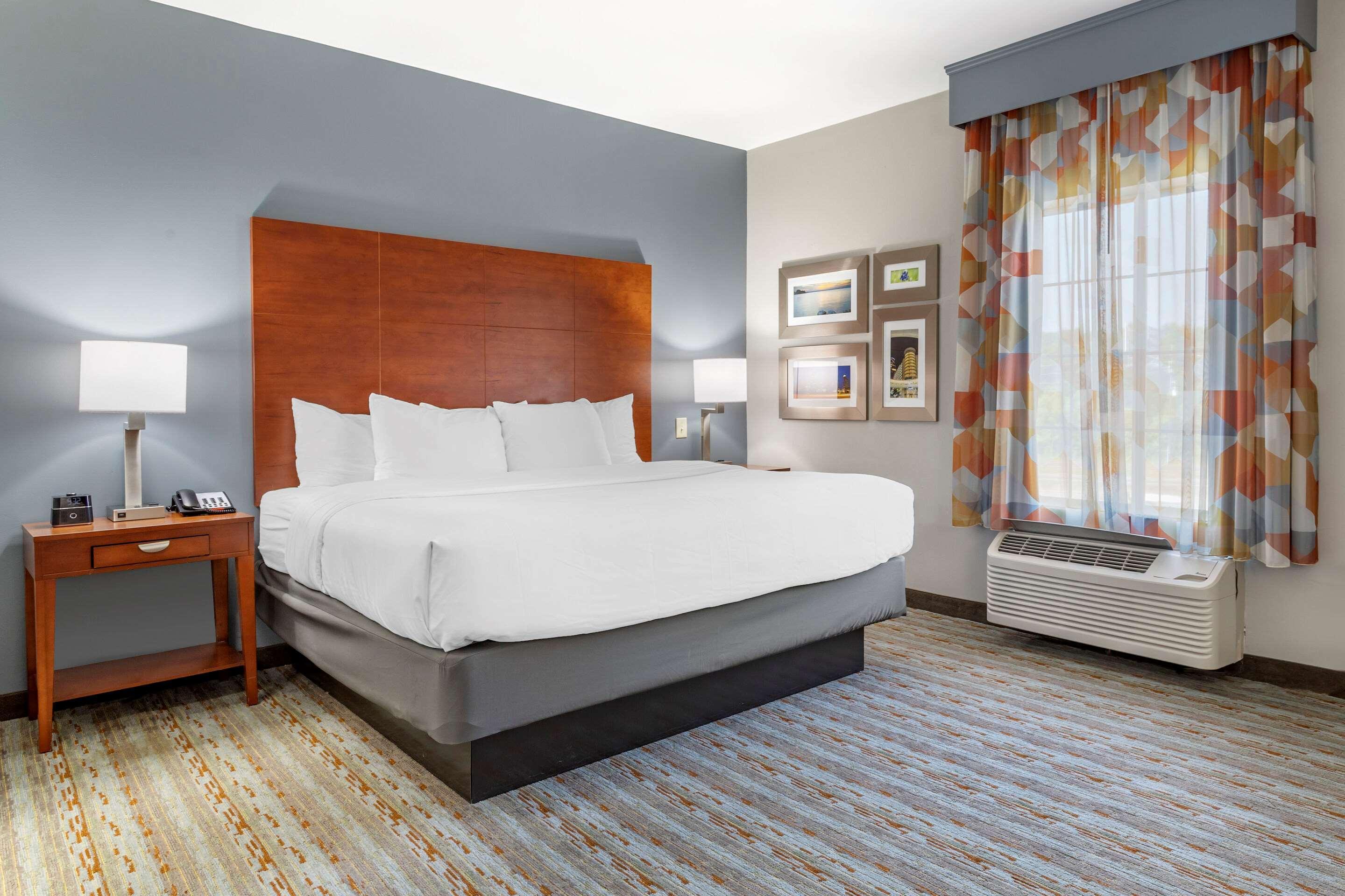 Comfort Inn & Suites Кливленд Экстерьер фото