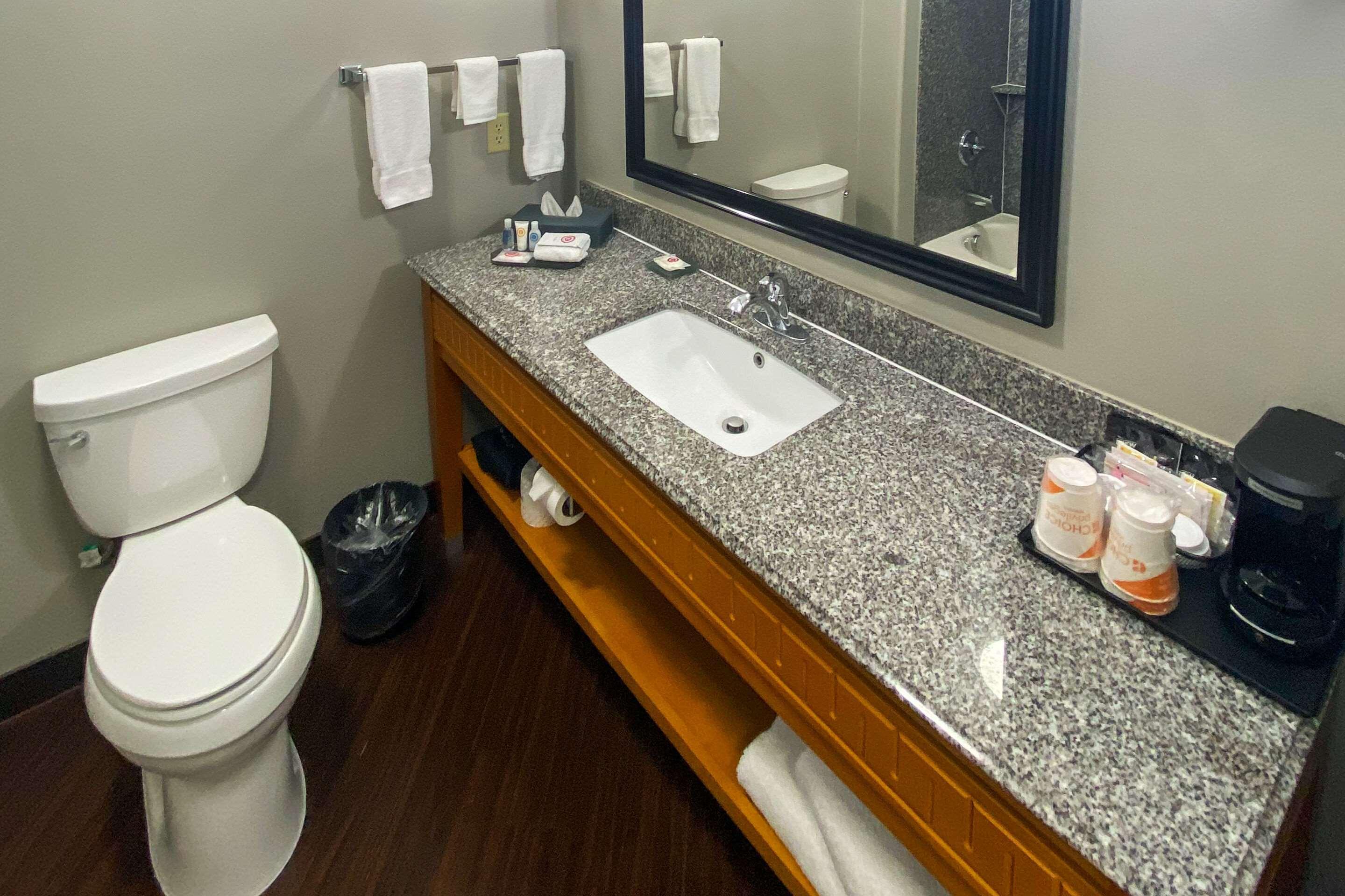 Comfort Inn & Suites Кливленд Экстерьер фото