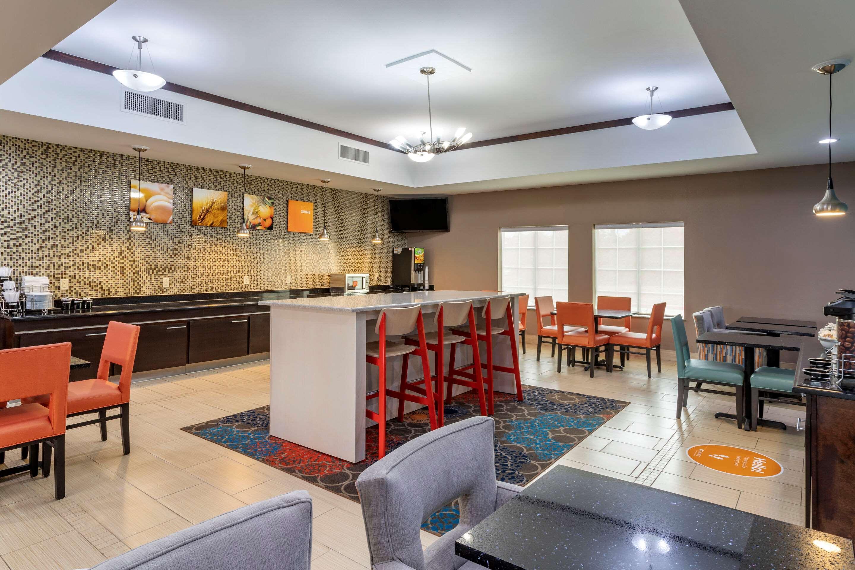 Comfort Inn & Suites Кливленд Экстерьер фото