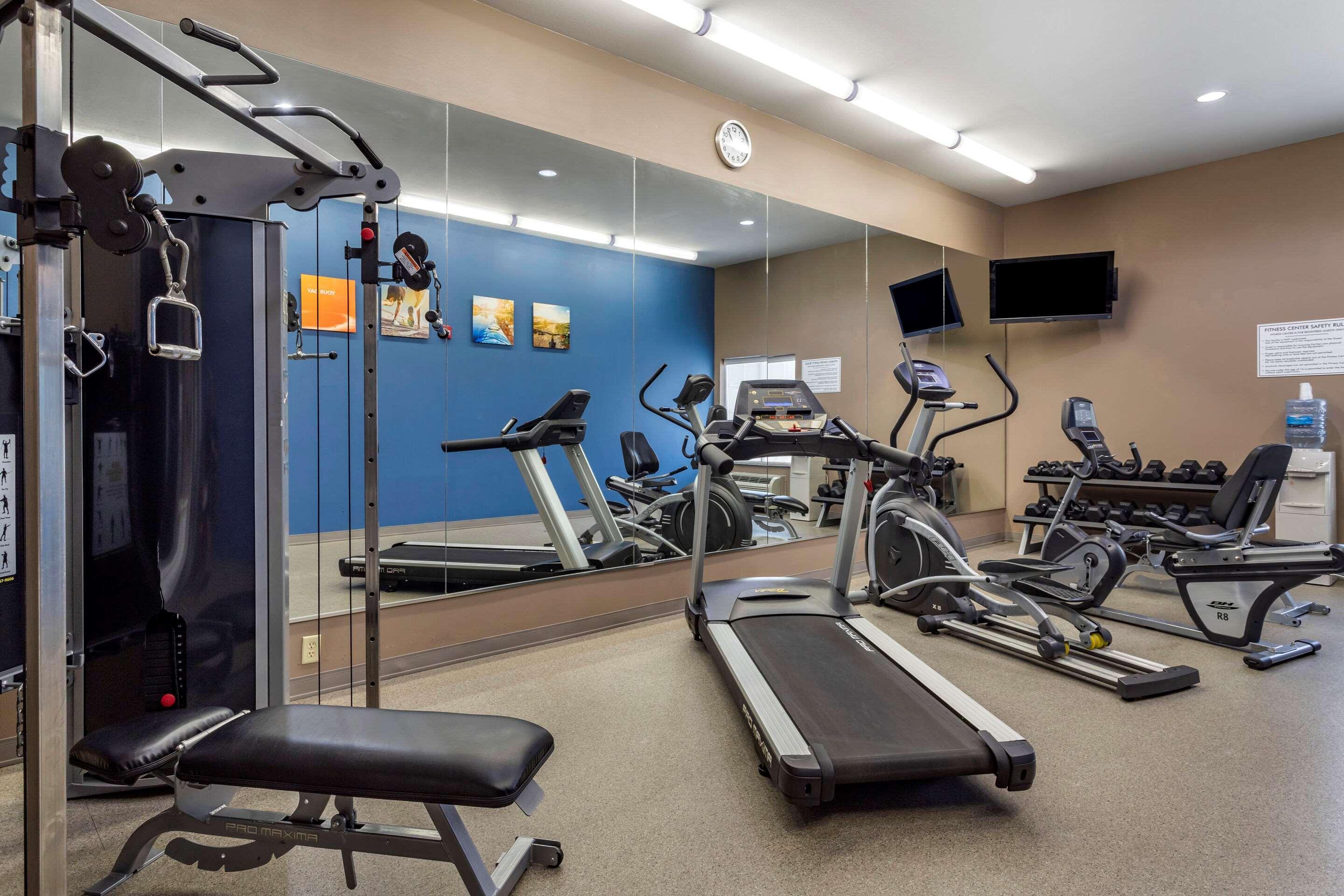Comfort Inn & Suites Кливленд Экстерьер фото