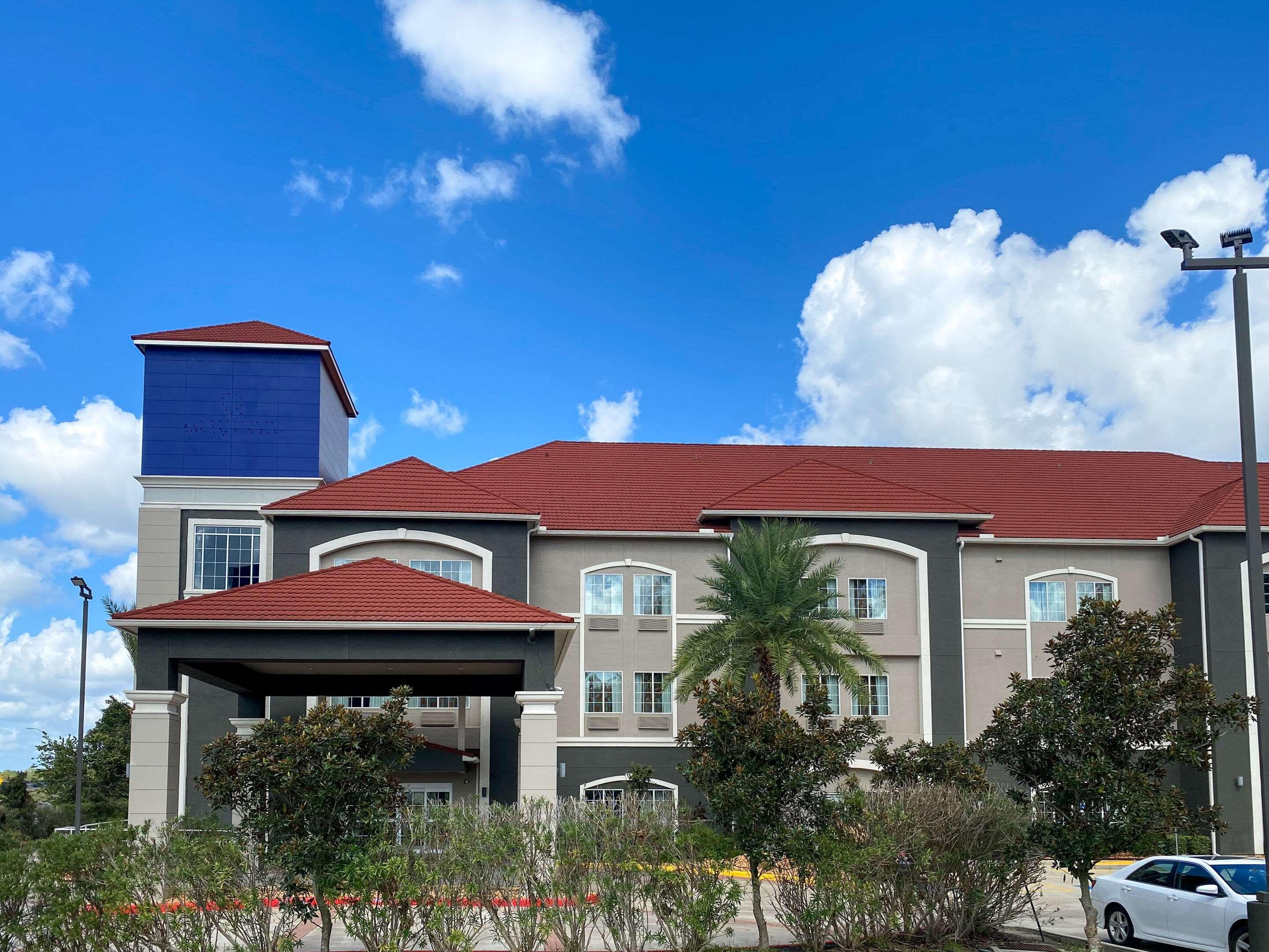 Comfort Inn & Suites Кливленд Экстерьер фото