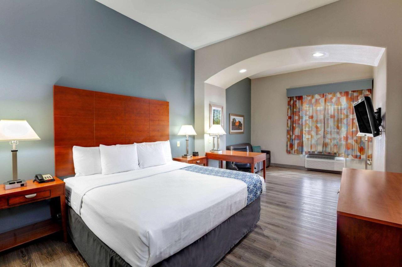 Comfort Inn & Suites Кливленд Экстерьер фото