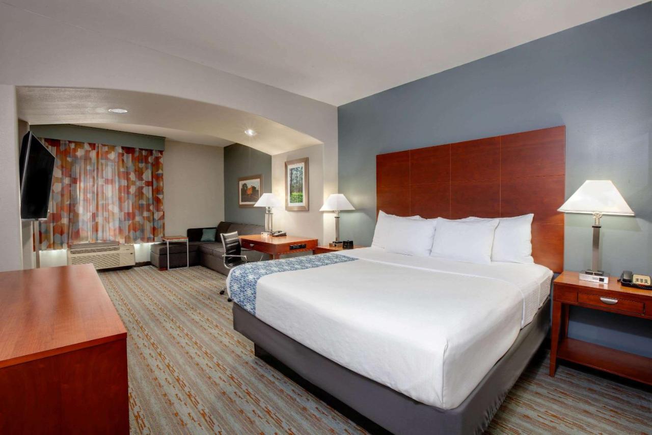 Comfort Inn & Suites Кливленд Экстерьер фото