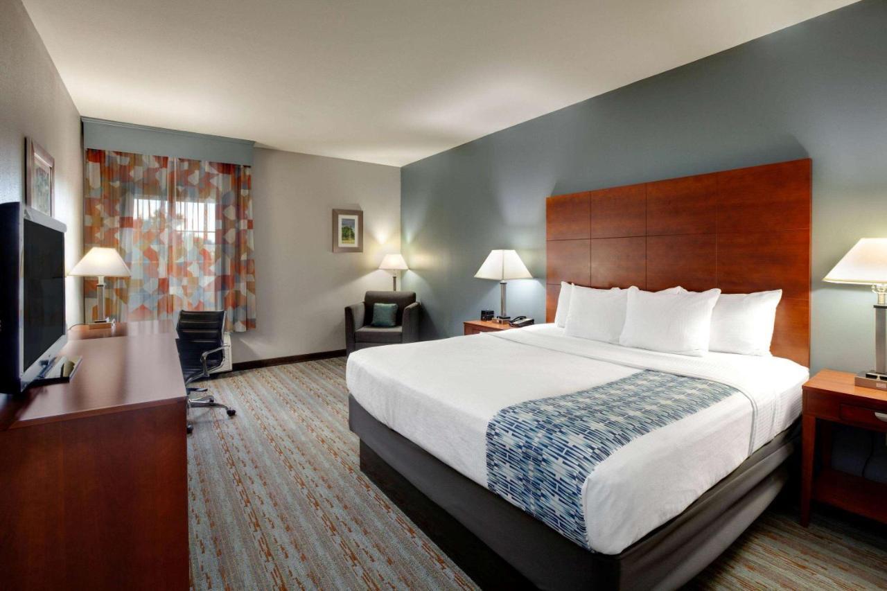 Comfort Inn & Suites Кливленд Экстерьер фото