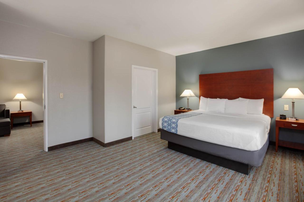 Comfort Inn & Suites Кливленд Экстерьер фото