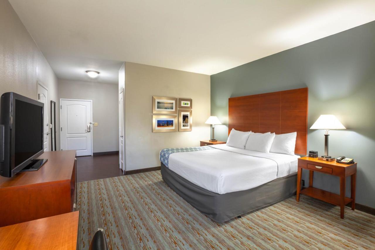 Comfort Inn & Suites Кливленд Экстерьер фото