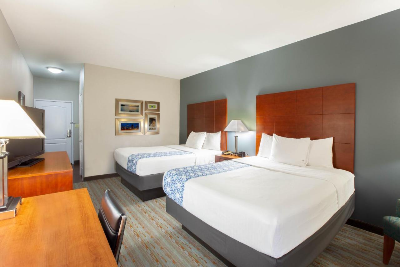 Comfort Inn & Suites Кливленд Экстерьер фото