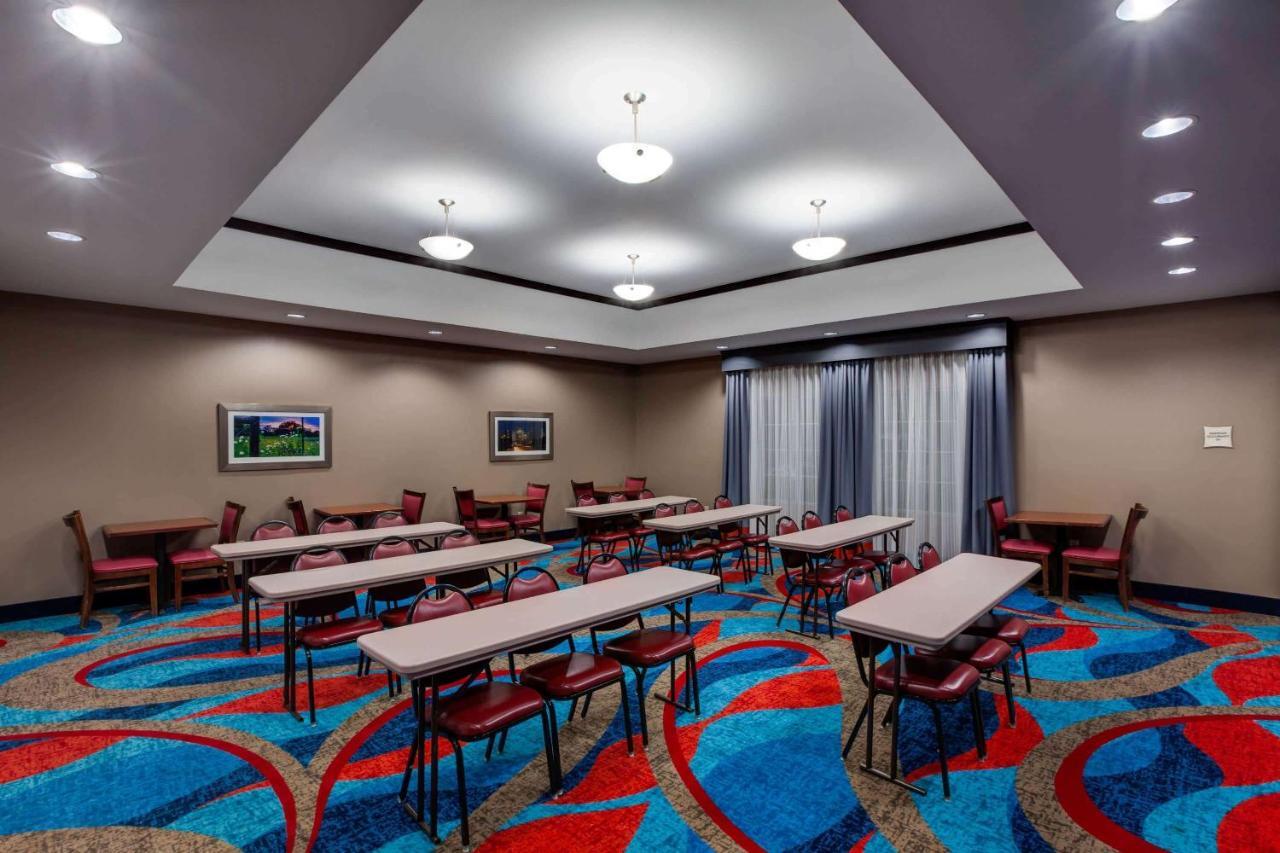 Comfort Inn & Suites Кливленд Экстерьер фото